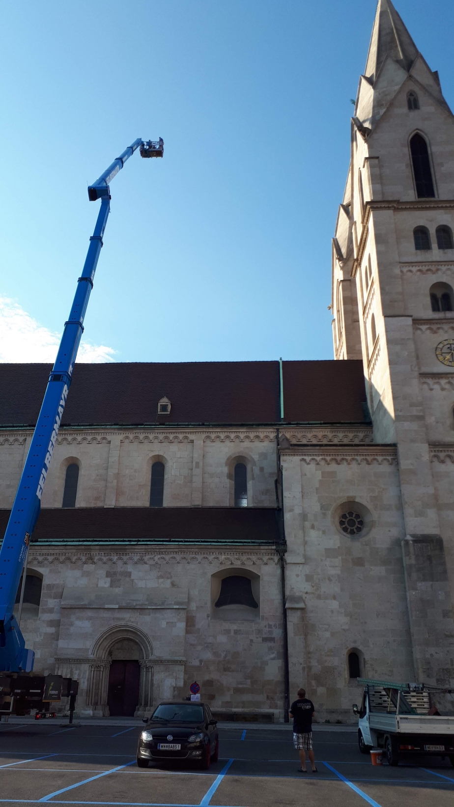 Première intervention du RUTHMANN STEIGER® SKYperformance T 900 HF FELBERMAYR sur la cathédrale de Wiener Neustadt en Autriche